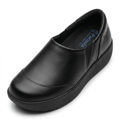 Chaussures de service femme slip-on noires semelle antidérapante
