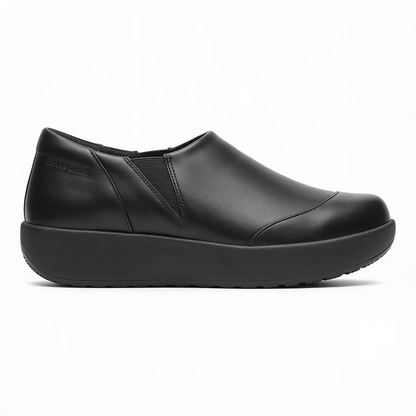 Chaussures de Service Femme Slip-On Noires Semelle Antidérapante – fond blanc
