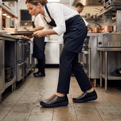 Chaussures de service femme slip-on noires semelle antidérapante